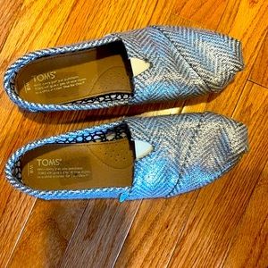 Tom’s Metallic Slip On Flats